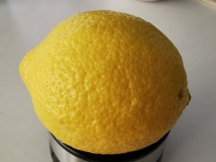 柠檬加冰糖泡水喝有什么好处 柠檬加冰糖怎样腌制可以放多长时间