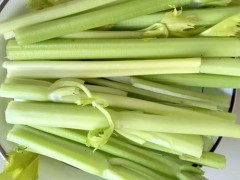 芹菜的做法大全  芹菜的功效与作用禁忌