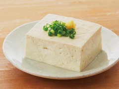 一岁宝宝可以吃什么 豆腐和鸡蛋是可以给宝宝提供较多的蛋白质的
