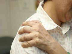 右肩周炎是怎么引起的 右肩周炎是如何引起的
