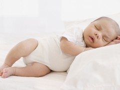 新生儿一天睡多久 新生儿一天需要睡多久