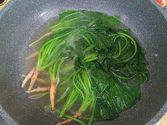 菠菜根煮水喝的功效  菠菜根煮水喝的好处