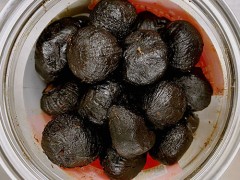 黑蒜头怎么吃 黑蒜头的功效与作用及食用方法