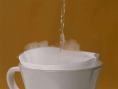 喝热水的好处 喝热水出汗是怎么回事