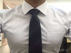 男人胸大是什么原因 为什么有些男生胸很大