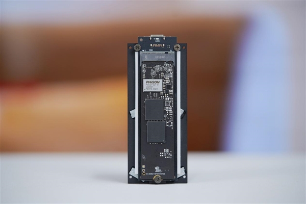 iPhone绝配！影驰首款磁吸移动SSD  PSD01图赏