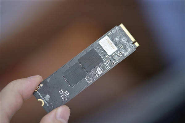 iPhone绝配！影驰首款磁吸移动SSD  PSD01图赏