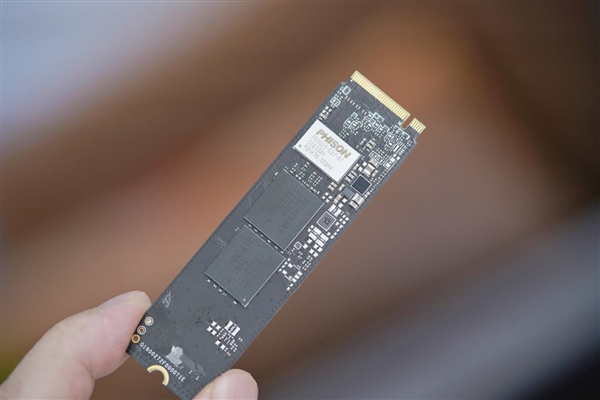 iPhone绝配！影驰首款磁吸移动SSD  PSD01图赏
