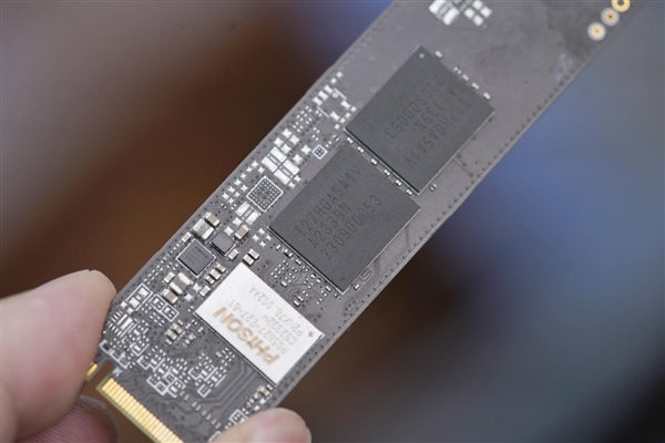 iPhone绝配！影驰首款磁吸移动SSD  PSD01图赏